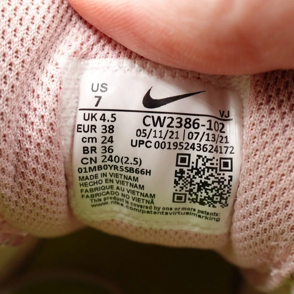 Nike Shoes Womens 7 Space Hippie 04 Women's Running Beige Volt CW2386-102